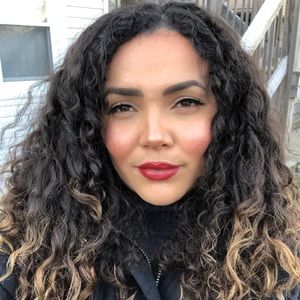 Meet your Posher, Dominique